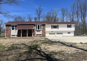 19245 Botkins Road, Jackson Center, Ohio 45334, 5 Bedrooms Bedrooms, ,1 BathroomBathrooms,Residential,For Sale,Botkins,1029572
