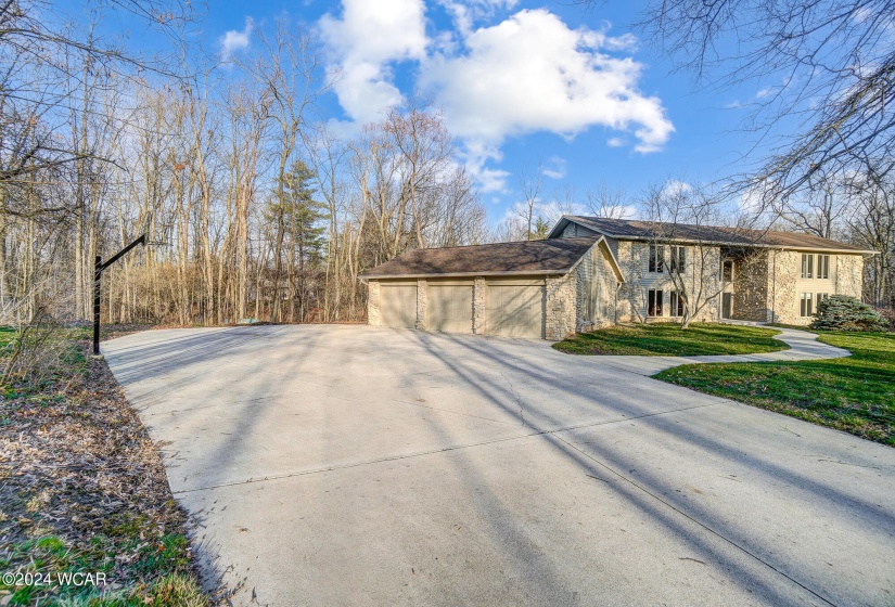 200 Colonial Lane, Lima, Ohio, 4 Bedrooms Bedrooms, ,3 BathroomsBathrooms,Residential,For Sale,Colonial,303454