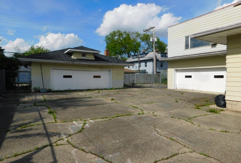 Detached Garage