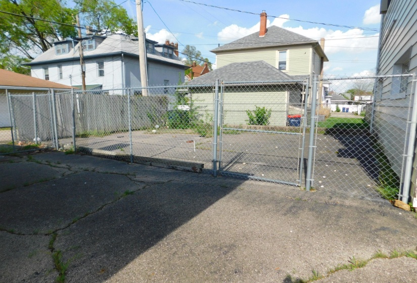 East Side Fenced In Area