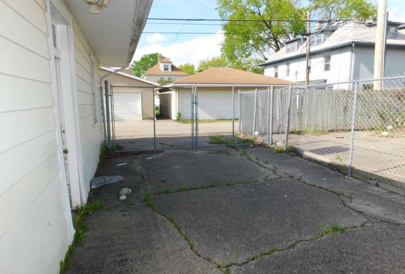 Rear Entry To Alley