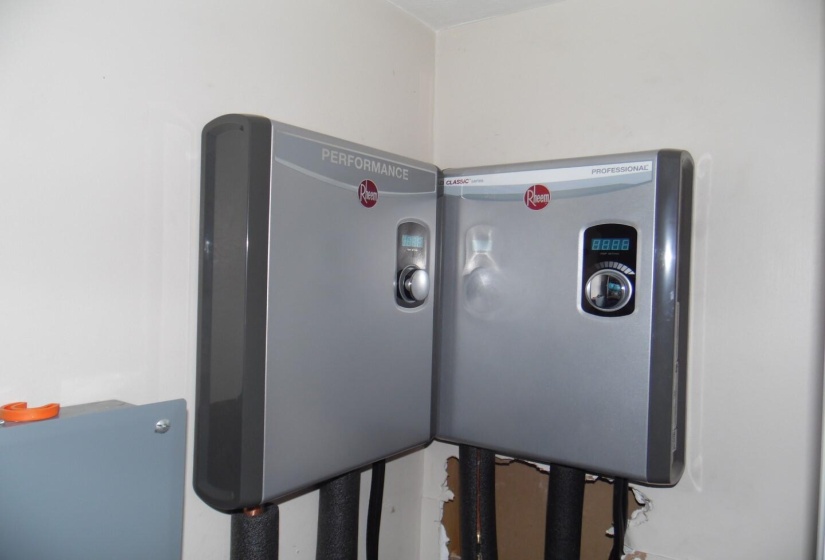 Tankless Water Heater (2)