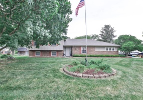 6575 Curtwood Drive, Tipp City, Ohio 45371, 5 Bedrooms Bedrooms, ,2 BathroomsBathrooms,Residential,For Sale,Curtwood,1032687