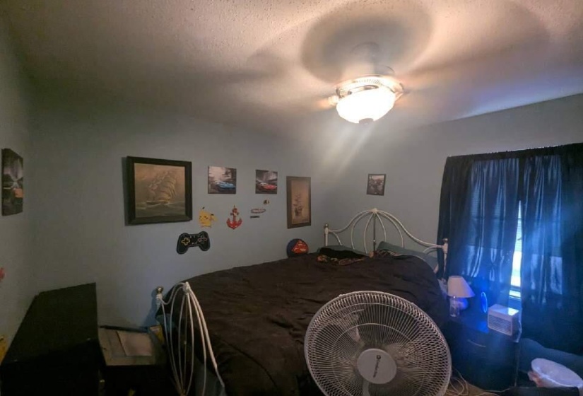 Kyle bedroom