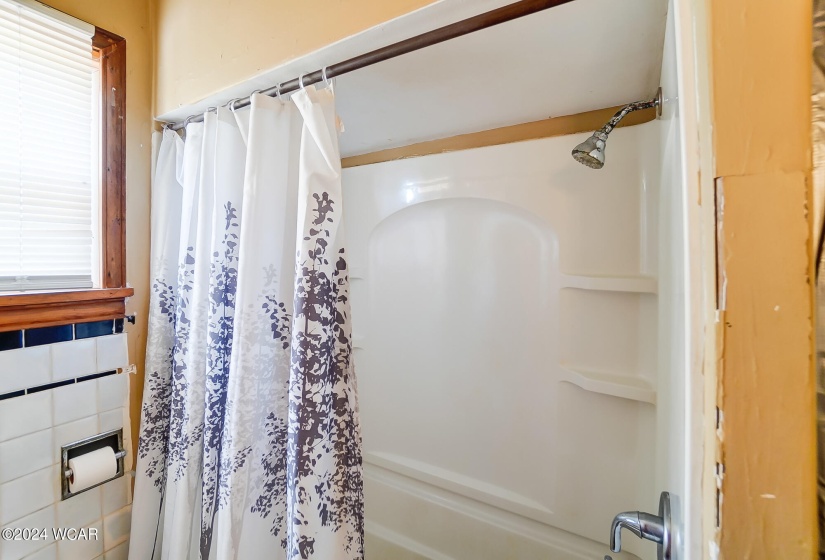 401 Main Street, Oakwood, Ohio, 3 Bedrooms Bedrooms, ,1 BathroomBathrooms,Residential,For Sale,Main,304622