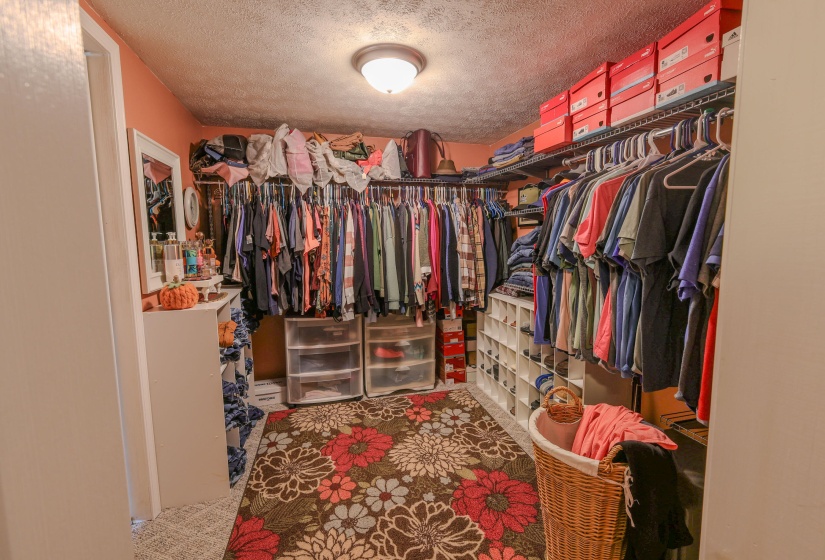 Master Bedroom Walk In Closet