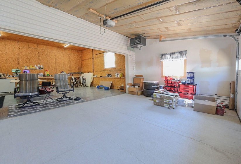 Foyer/Workshop to Garage