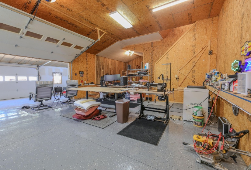 Foyer/Workshop to Garage