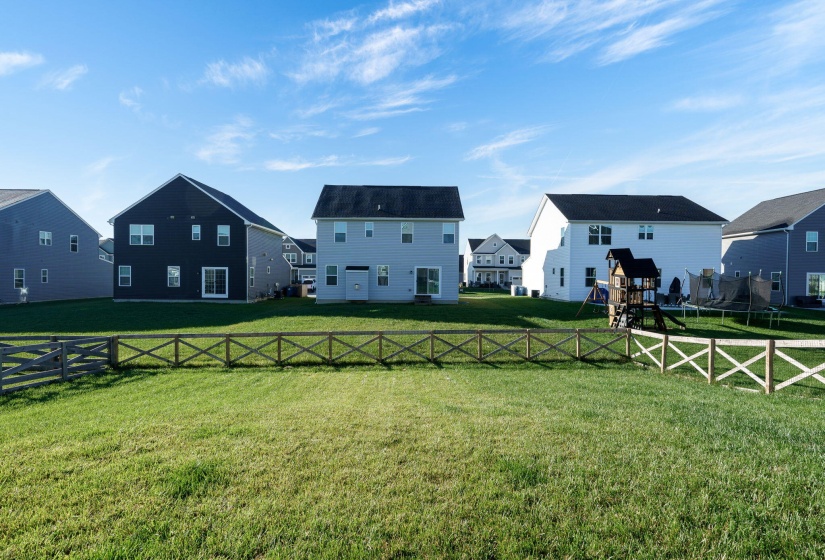 46-web-or-mls-9175-lakeside-st
