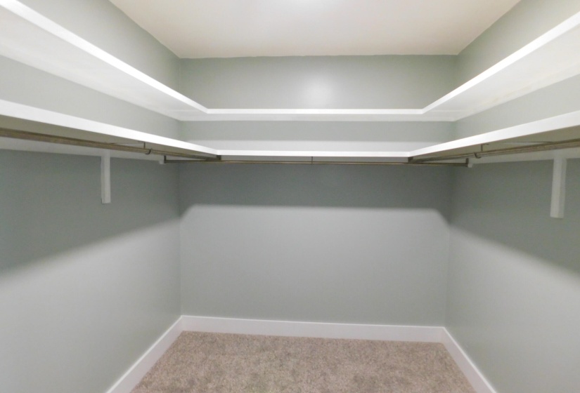 Master Bedroom Walk In Closet