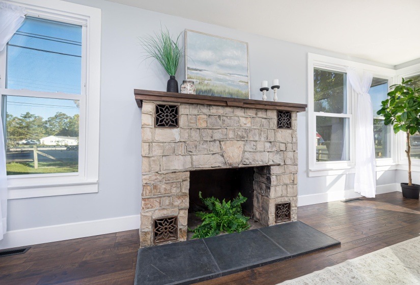 Fireplace (decorative)