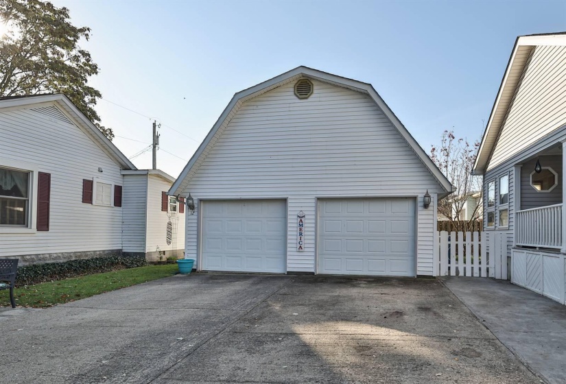 027-Detached-Garage