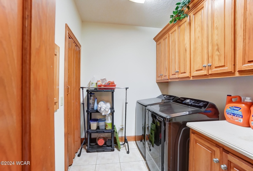 3006 Lakeshore Dr Drive, Lima, Ohio, 5 Bedrooms Bedrooms, ,4 BathroomsBathrooms,Residential,For Sale,Lakeshore Dr,305537