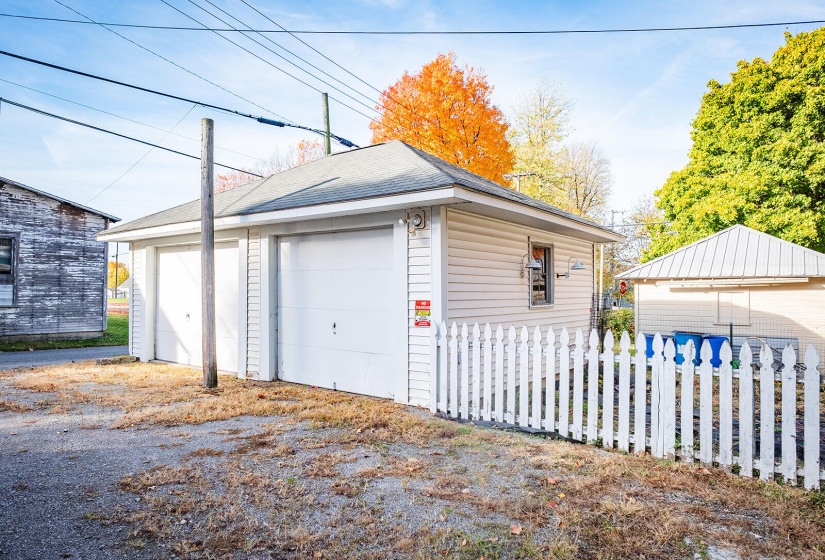 detached garage