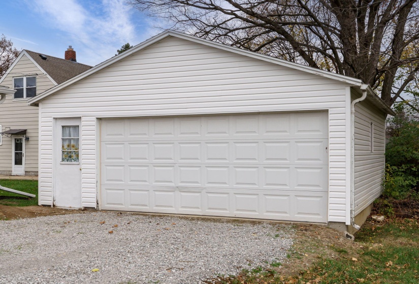 32-web-or-mls-1500-st-paris-pike