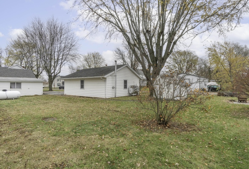 4105 West Lincoln Highway, Gomer-36