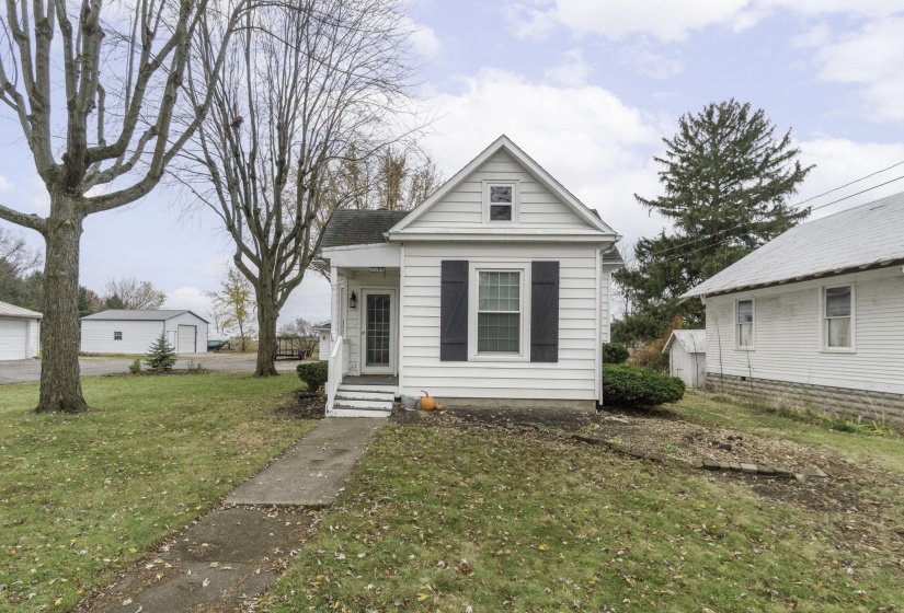 4105 West Lincoln Highway, Gomer-3