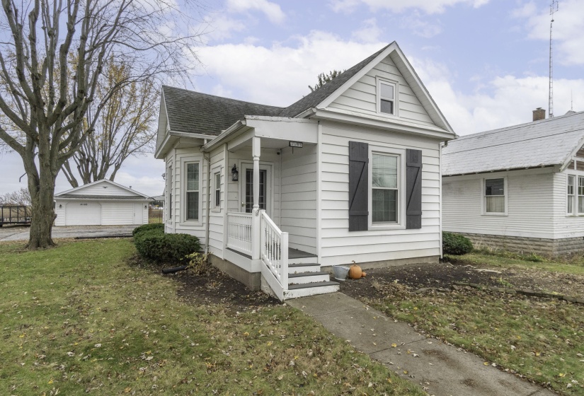 4105 West Lincoln Highway, Gomer-4