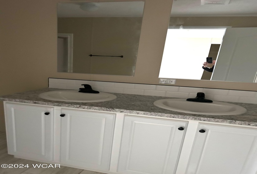 551 Leonard Avenue, Lima, Ohio, 3 Bedrooms Bedrooms, ,2 BathroomsBathrooms,Residential,For Sale,Leonard,303431