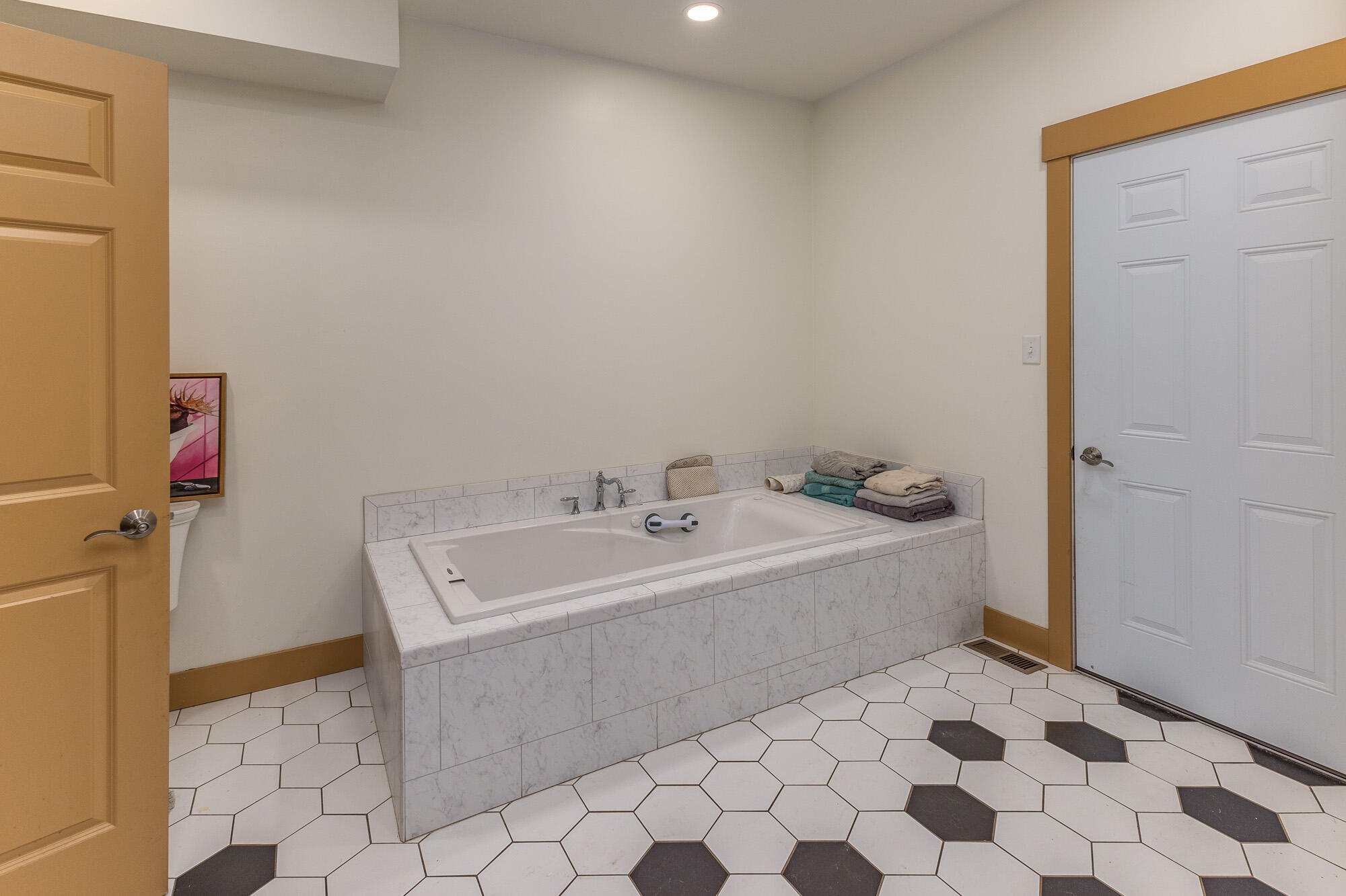 10222 Augusta Lane, Piqua, Ohio 45356