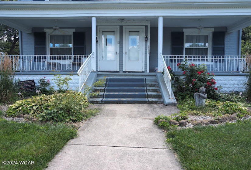 1535-1537 Lakewood concrete front porch