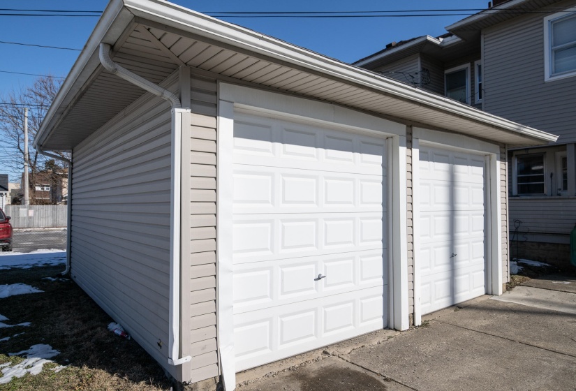 Detached garage