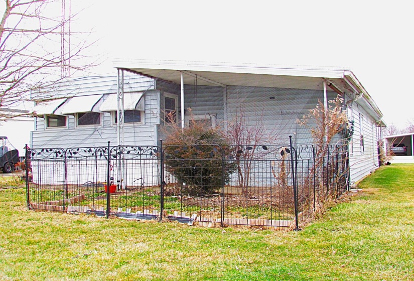 EXTERIOR BACK