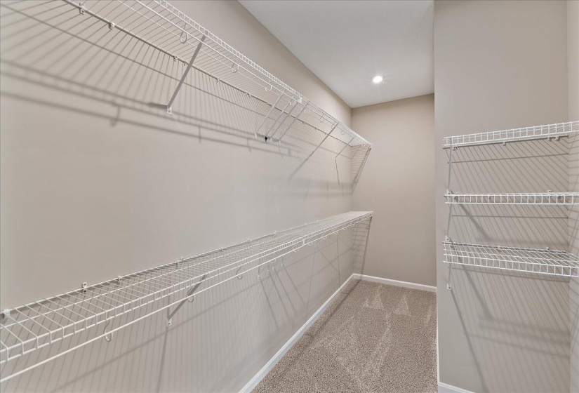 17-Walk In Closet