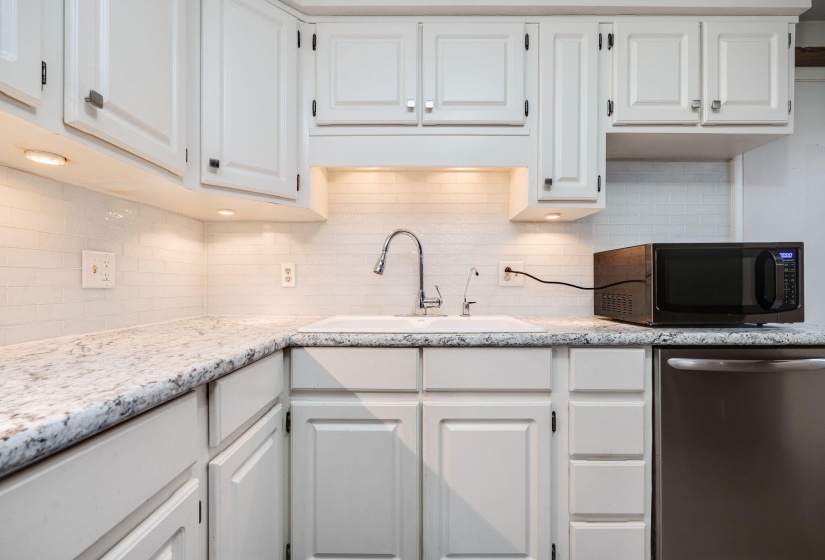 22-web-or-mls-3715-west-dr