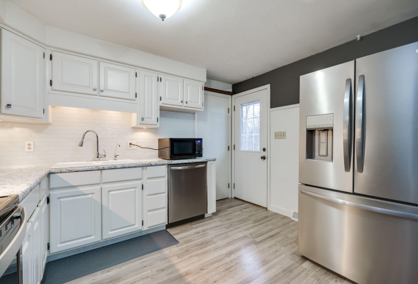 23-web-or-mls-3715-west-dr