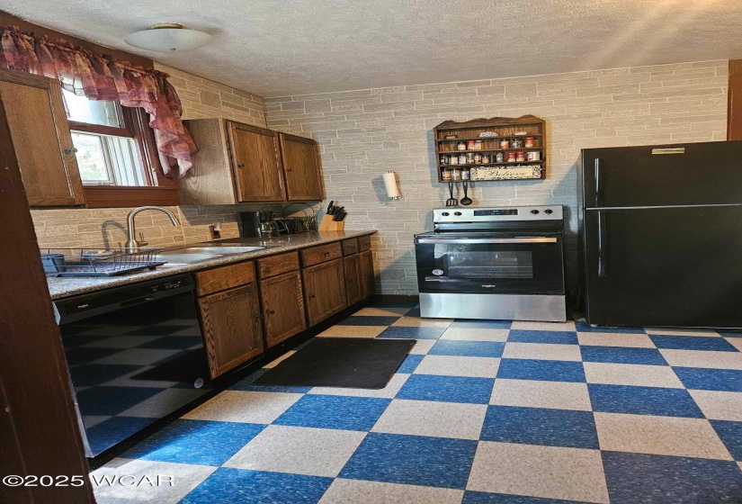 637 Livingston Street, Celina, Ohio, 5 Bedrooms Bedrooms, ,2 BathroomsBathrooms,Residential,For Sale,Livingston,306346