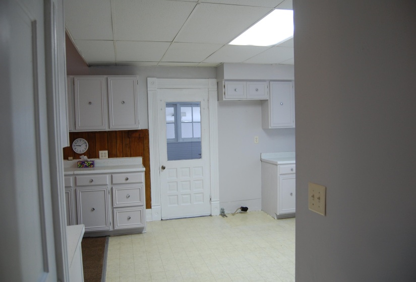 Living Rm towards kitchen