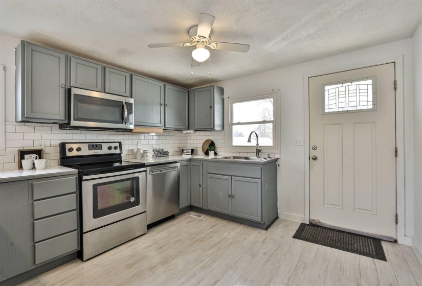 010-Kitchen