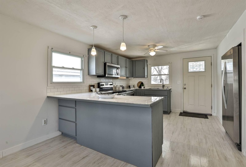 013-Eat-in-Kitchen
