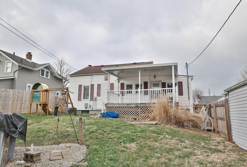 034-Exterior-Rear