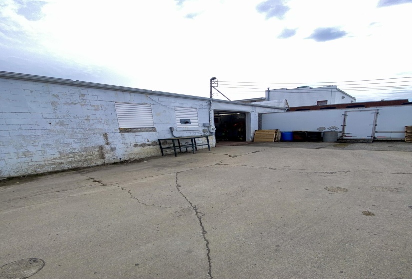 Rear/Drive through Bay