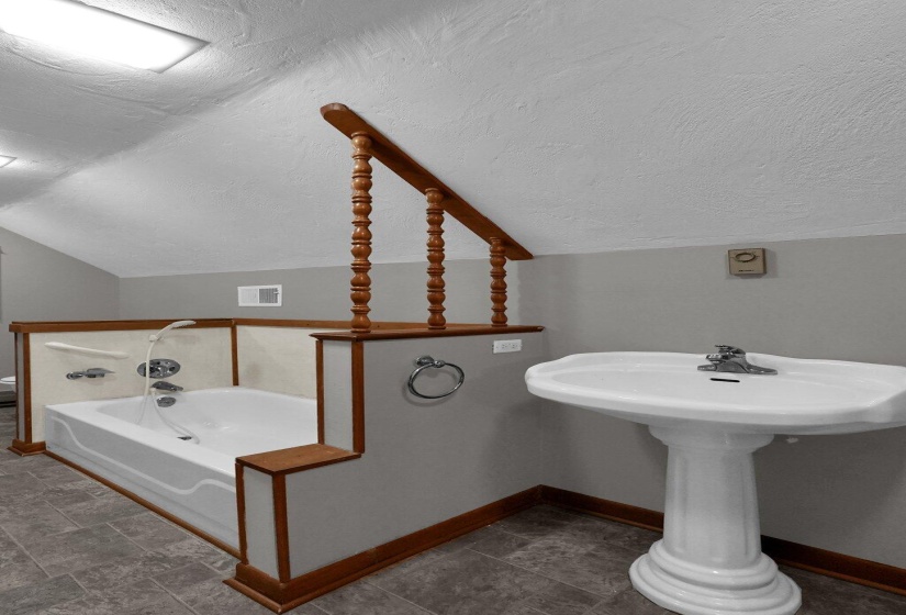 24-web-or-mls-125-w-mound-st