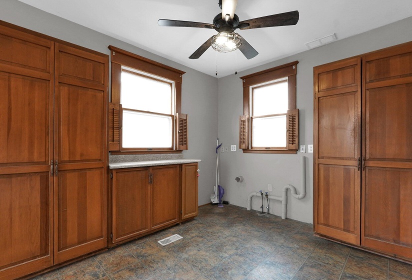 12-web-or-mls-125-w-mound-st