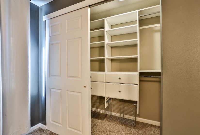 43-Walk-in-Closet
