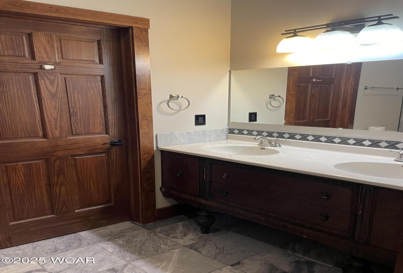 320 Main Street, Findlay, Ohio, 2 Bedrooms Bedrooms, ,2 BathroomsBathrooms,Residential Lease,For Rent,Main,306489