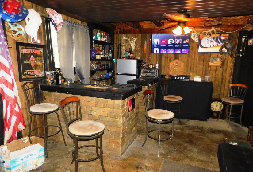 Inside Man Cave/She Shed
