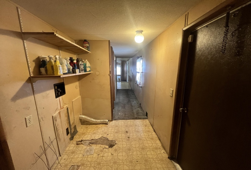 Hallway/Laundry Area