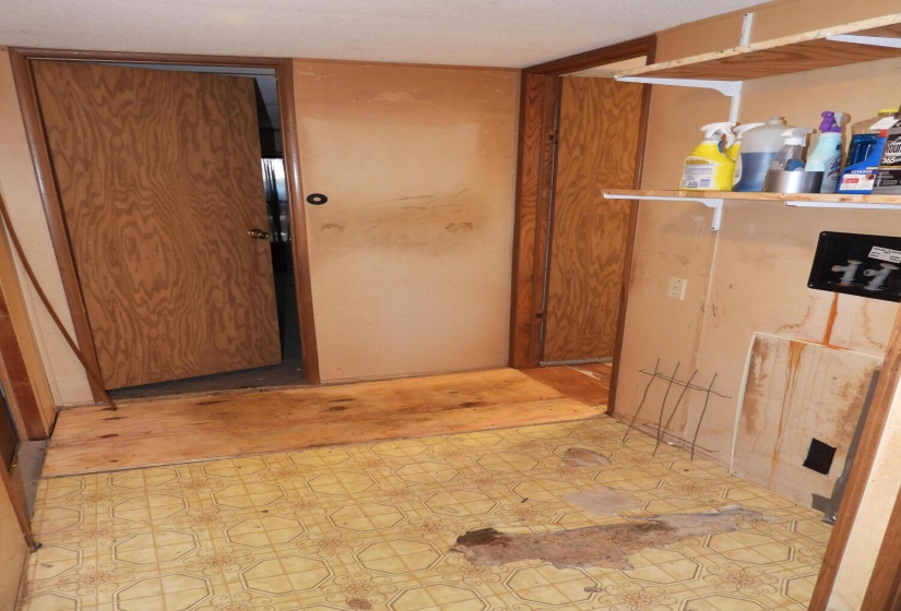 Hallway/Laundry Area