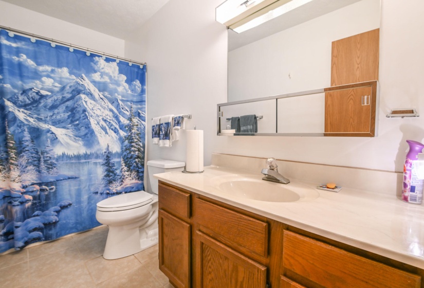 Hallway Full Bath