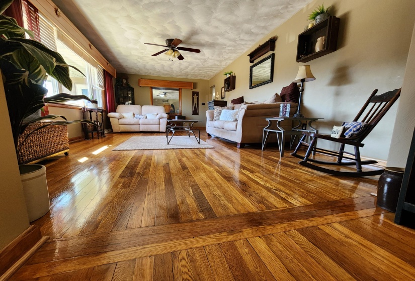 Living Room (2)