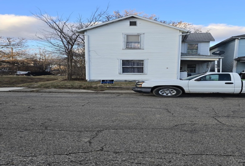 828 Kenton a