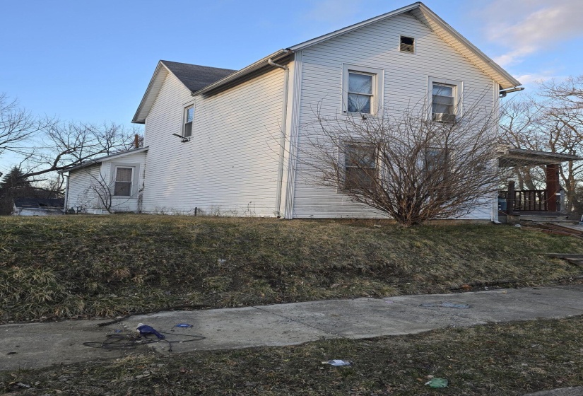 1218 W Clark a