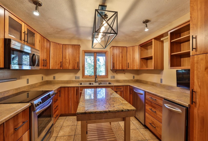 26-Eat-in-Kitchen