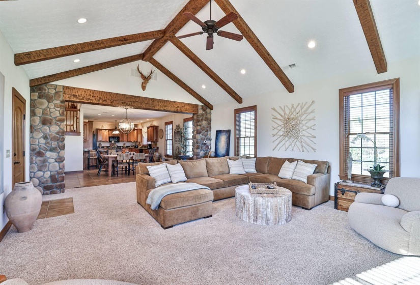 013-Family-Room-3