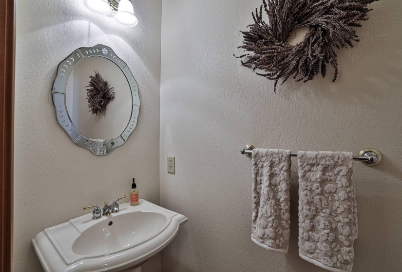 042-Powder-Room